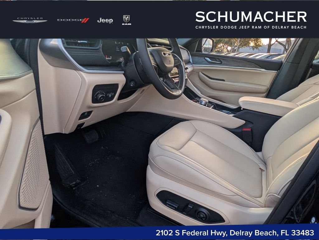 new 2026 Jeep Grand Cherokee car, priced at $42,650