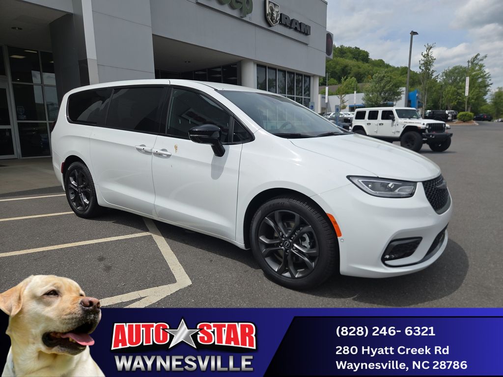 new 2026 Chrysler Pacifica car, priced at $40,300