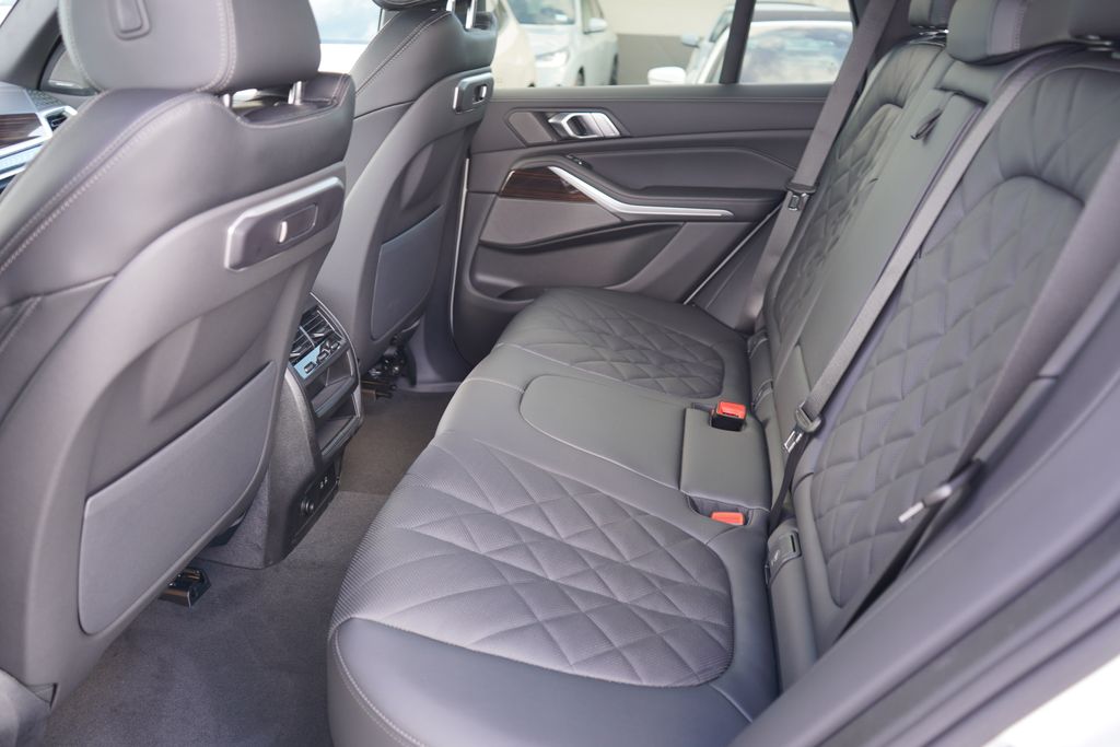 Thumbnail: 2026 BMW X5 - 12