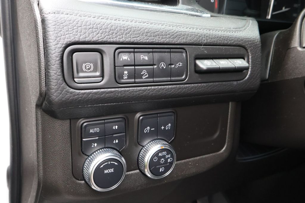 Thumbnail: 2021 GMC Yukon XL - 18
