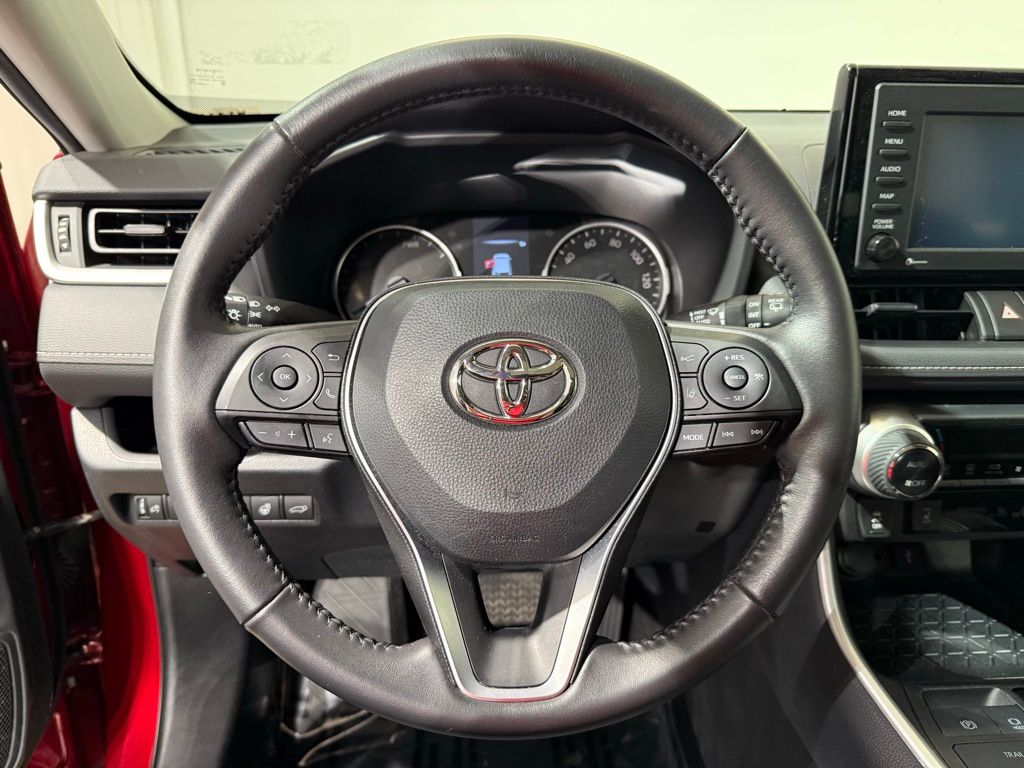 2022 Toyota RAV4 XLE 24
