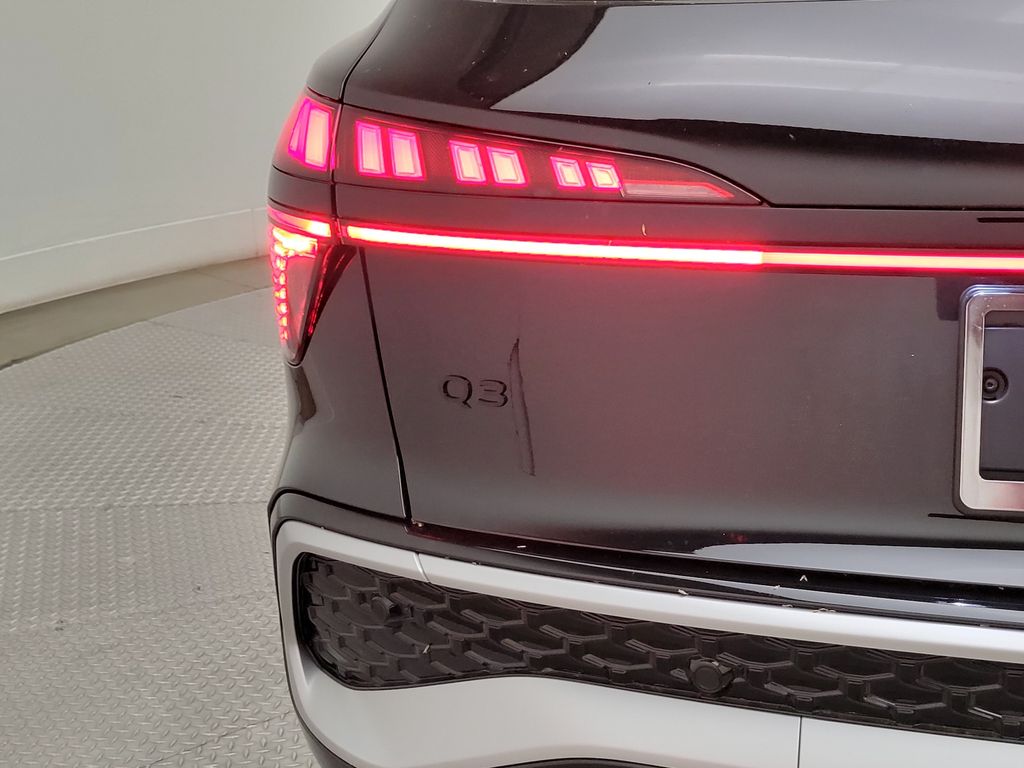 Thumbnail: 2026 Audi Q3 - 10