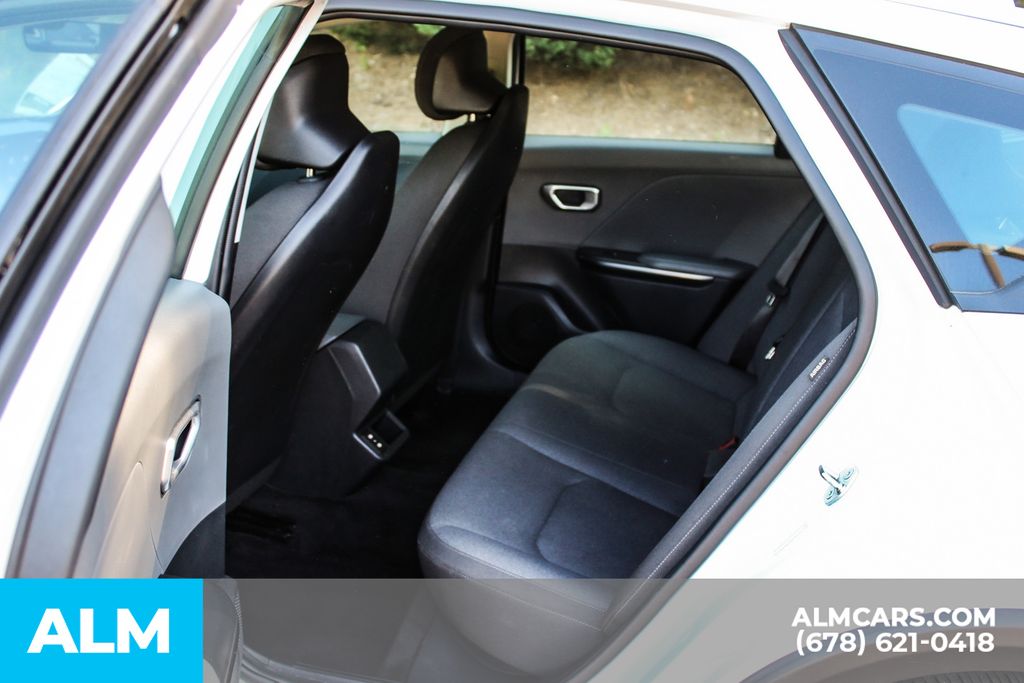 Used 2025 White Kia LXS image 17