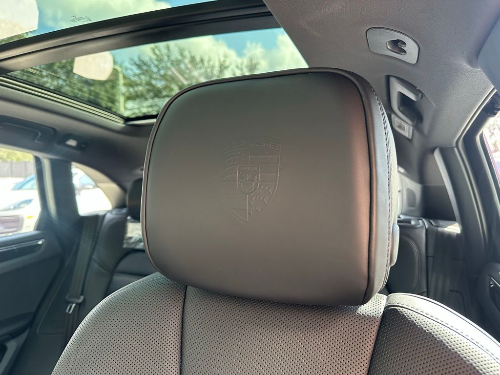 Thumbnail: 2026 Porsche Macan - 22