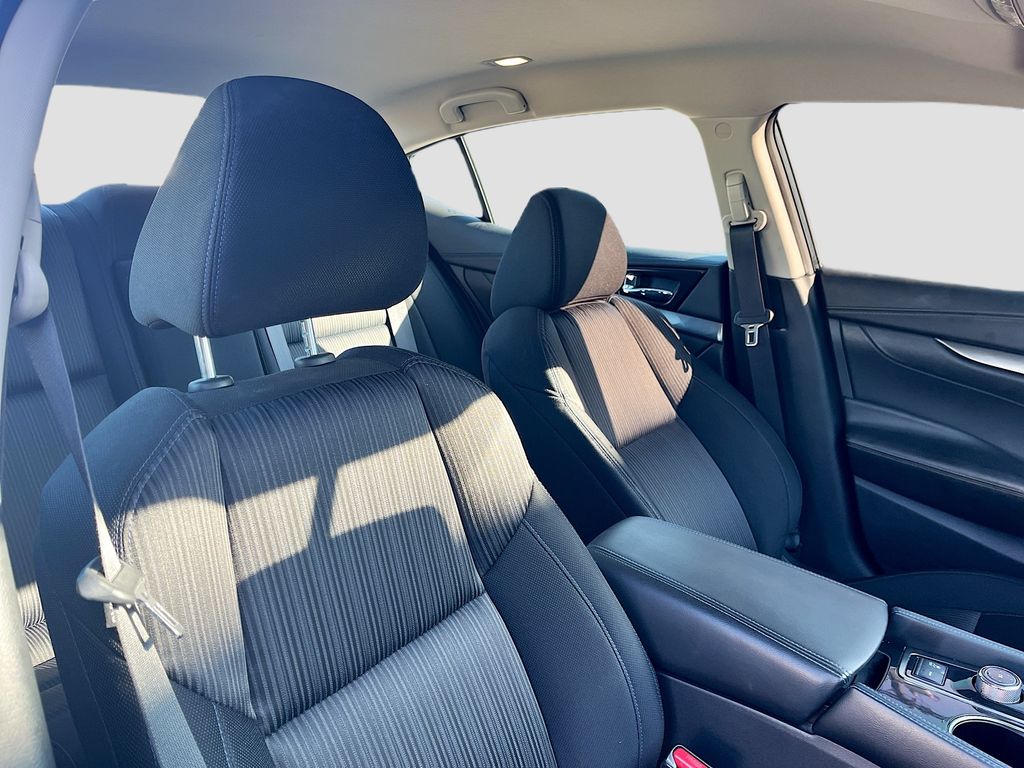 Used 2019 White Nissan 3.5 S image 25