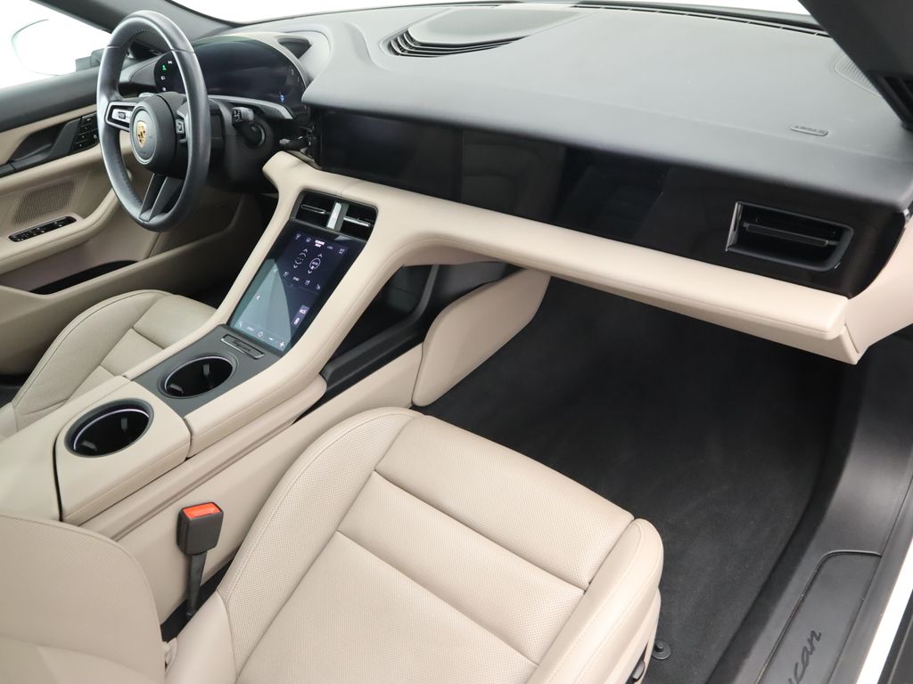 Thumbnail: 2021 Porsche Taycan - 18