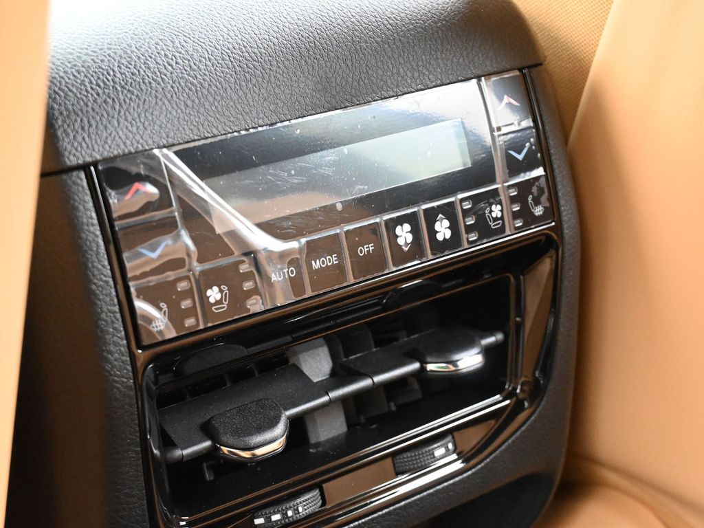 New 2025 Diamond Black Crystal Pearlcoat Jeep Summit image 36