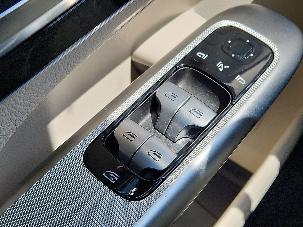 Thumbnail: 2026 Mercedes-Benz GLC - 22