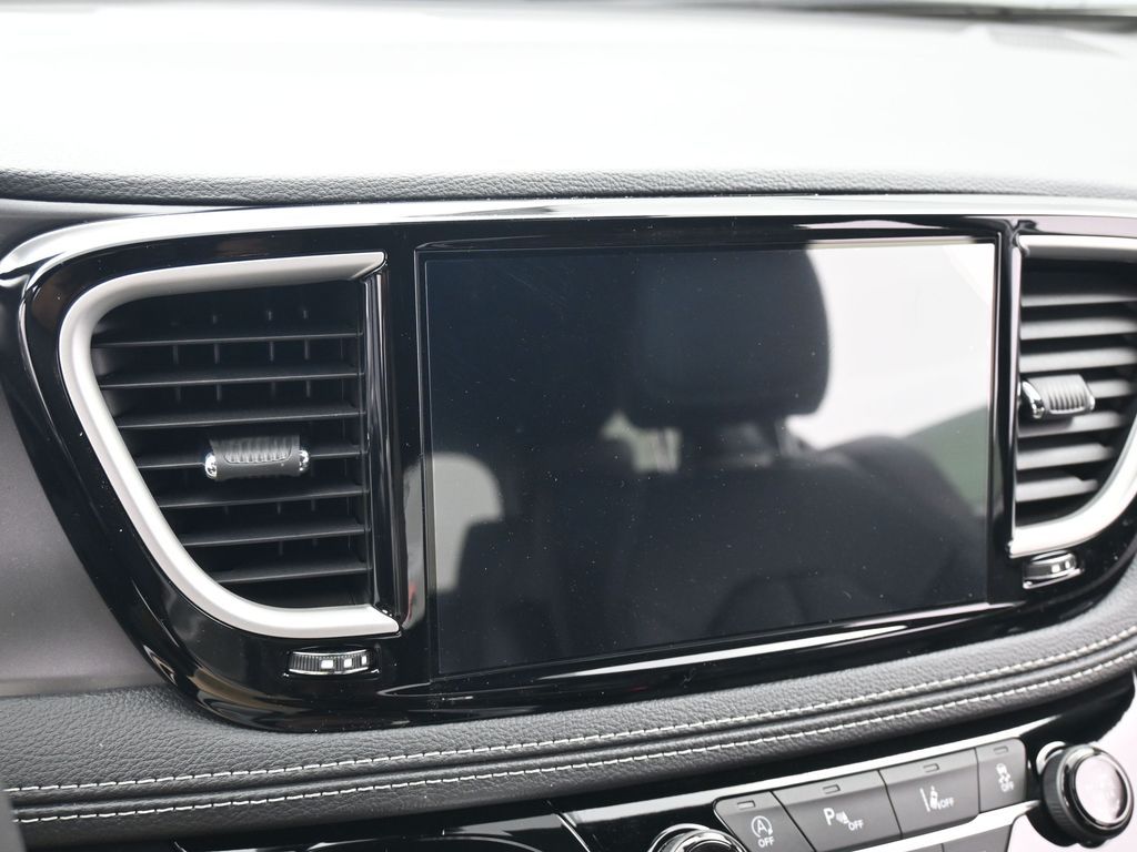 New 2026 Silver Mist Clearcoat Chrysler Select image 17