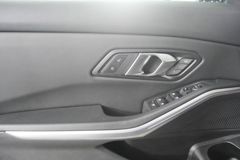 Thumbnail: 2024 BMW 3 Series - 9