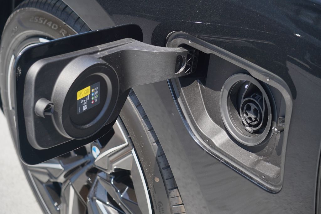 Thumbnail: 2025 BMW 7 Series - 6