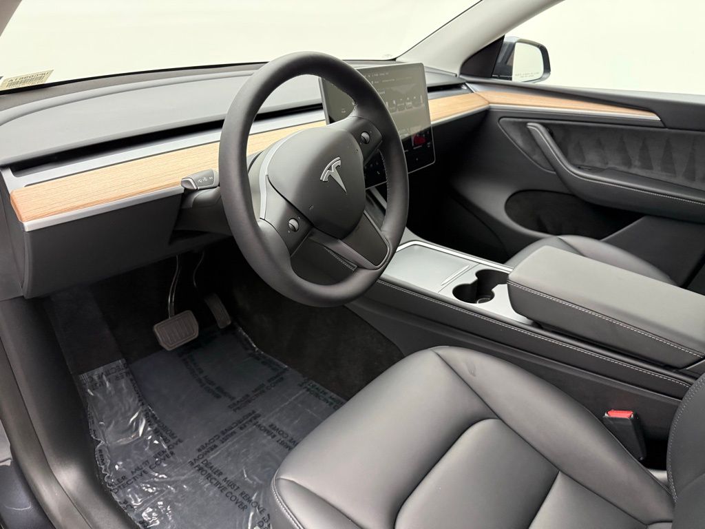 Thumbnail: 2025 Tesla Model Y - 4