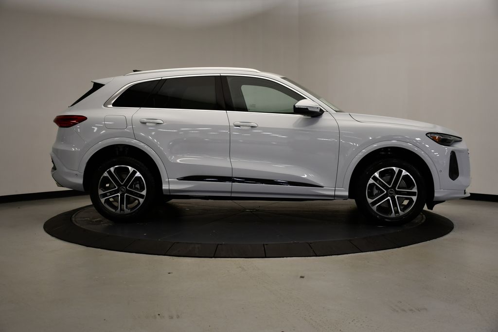 Thumbnail: 2025 Audi Q5 - 6
