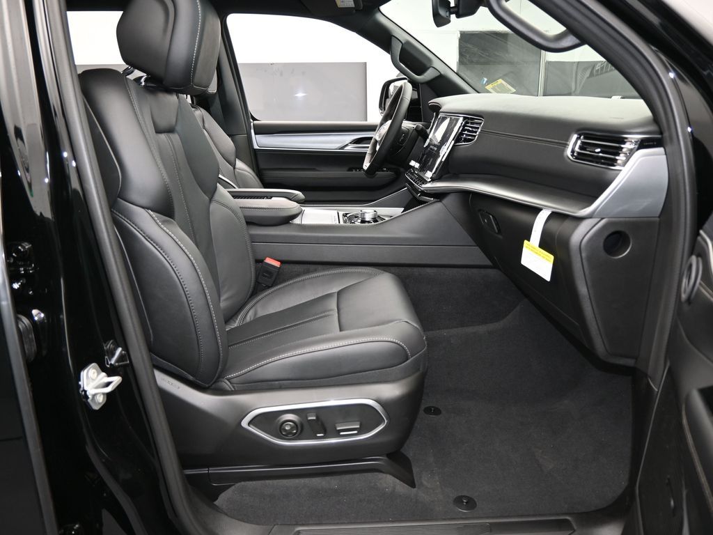 New 2026 High Gloss Black Jeep Limited image 43