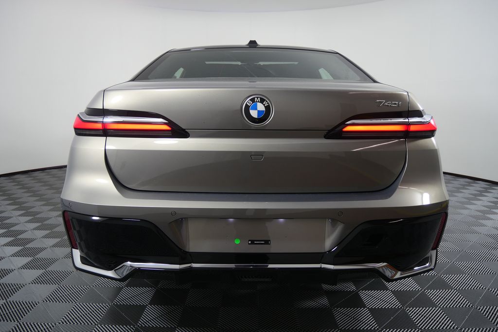 Thumbnail: 2025 BMW 7 Series - 4