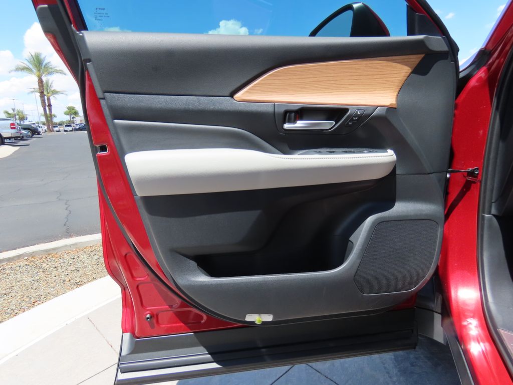 2025 Toyota Grand Highlander Limited 24