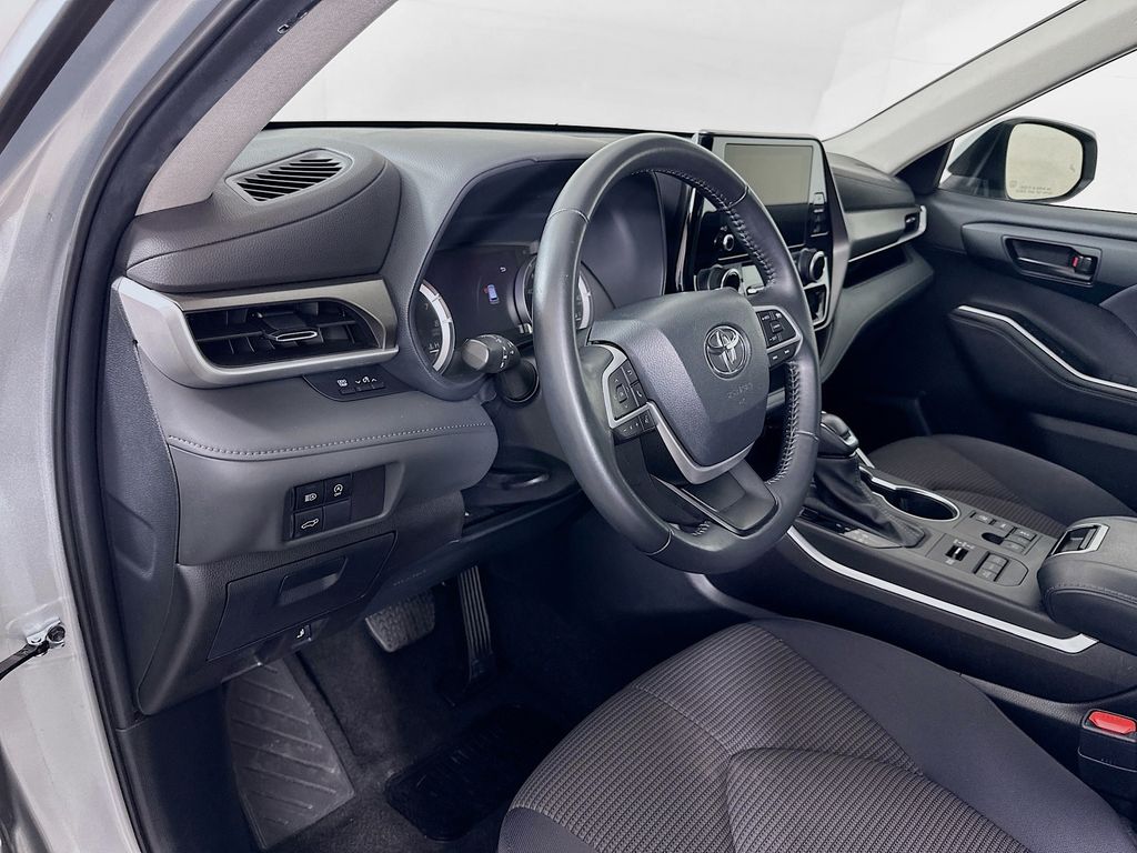 Thumbnail: 2024 Toyota Highlander - 9