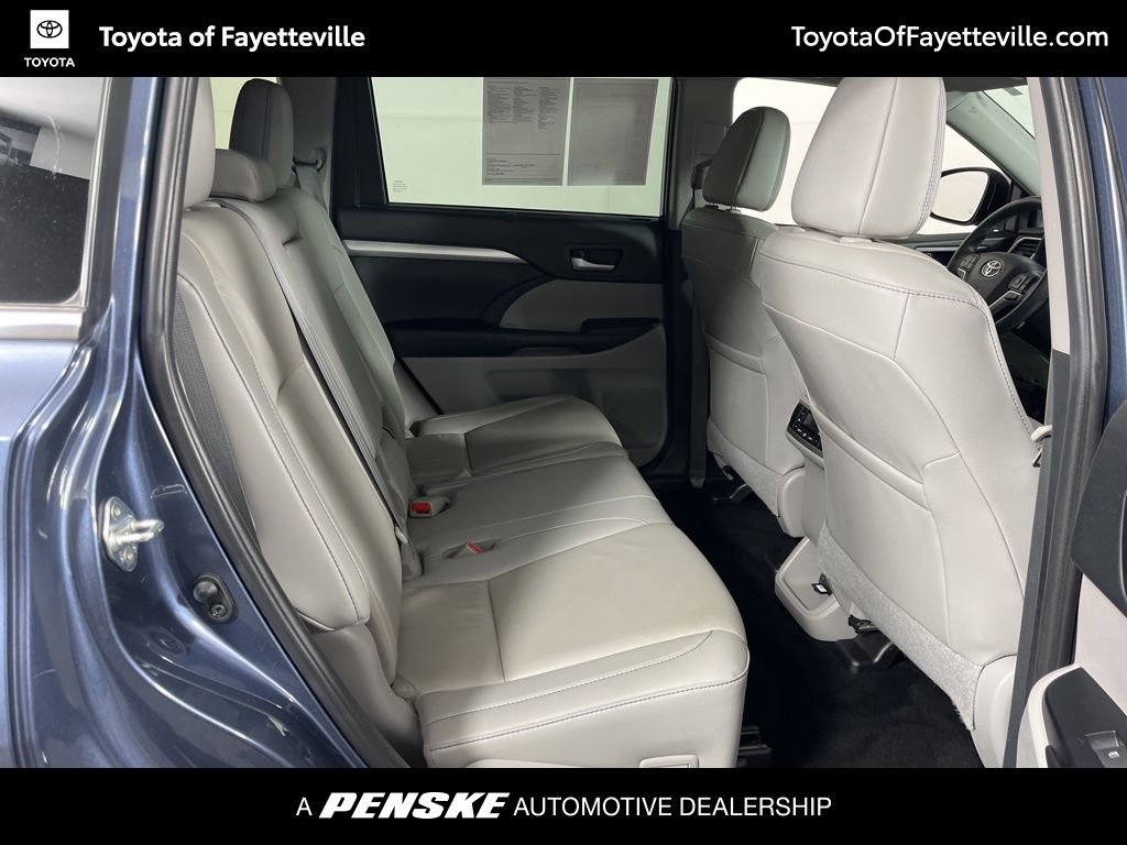 Thumbnail: 2019 Toyota Highlander - 13