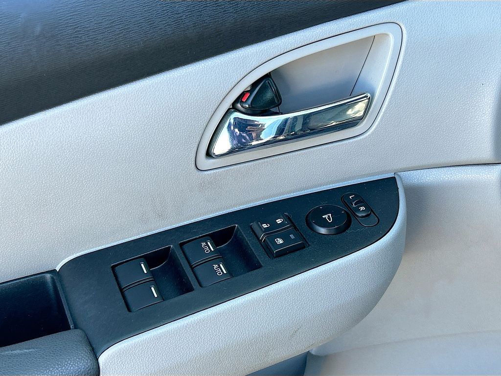 Thumbnail: 2016 Honda Odyssey - 17