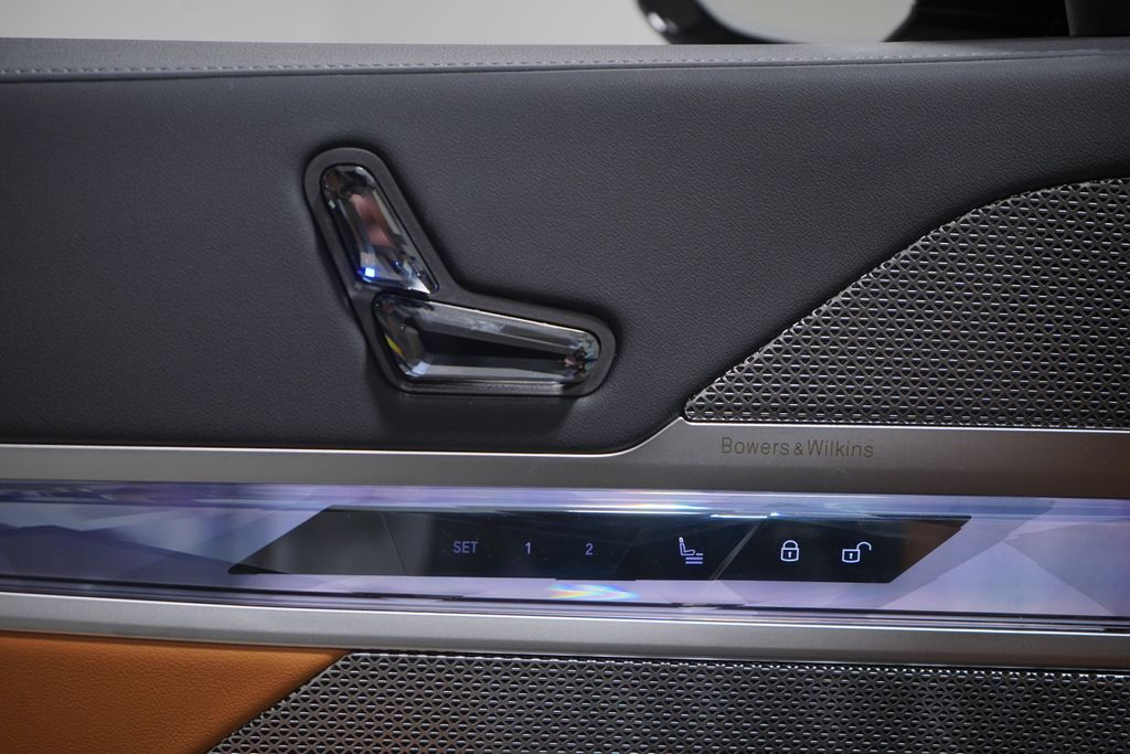 2025 BMW 7 Series 740i 12