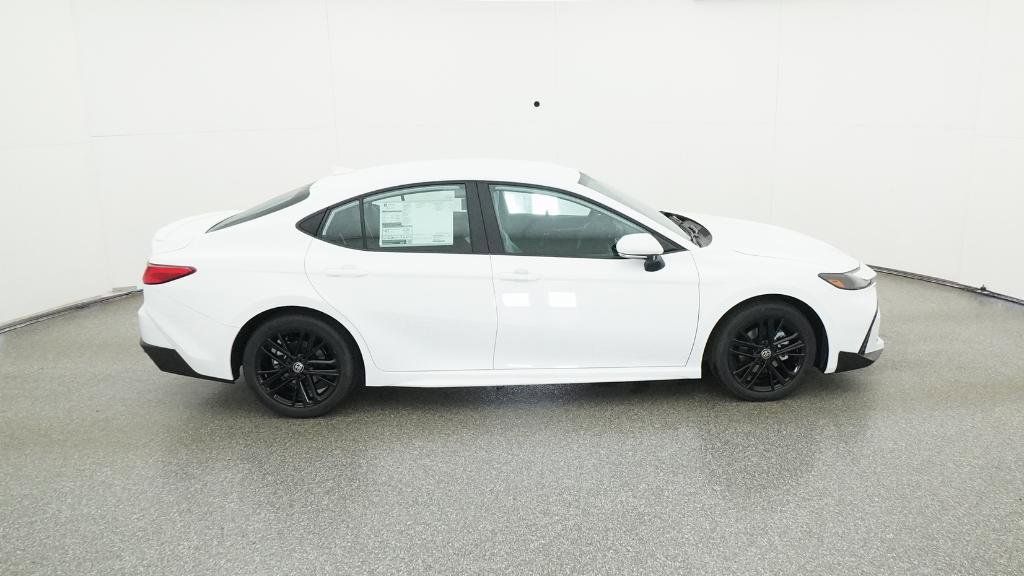 2025 Toyota Camry SE 17