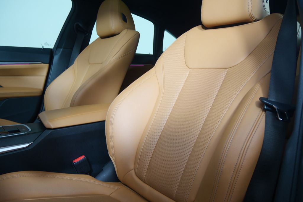 Thumbnail: 2023 BMW i4 - 10