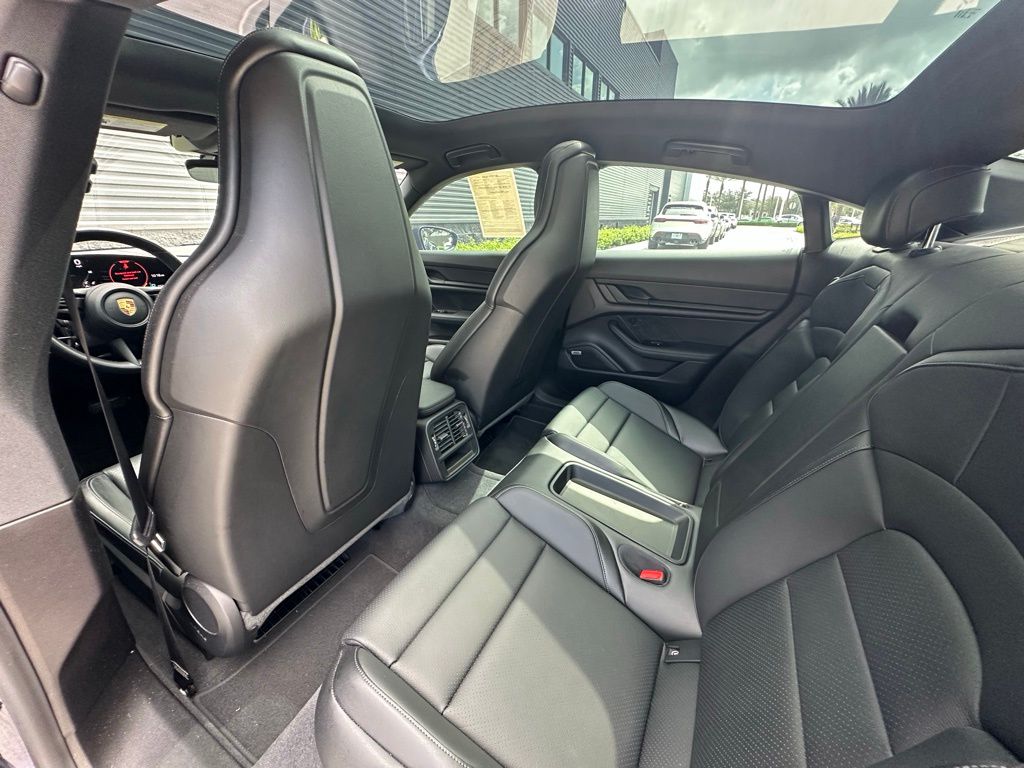 2022 Porsche Taycan  28