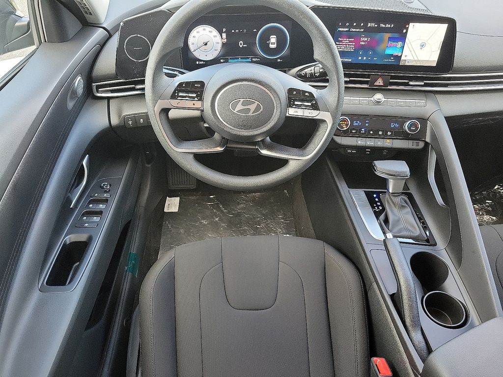 2025 Hyundai Elantra Sport 8
