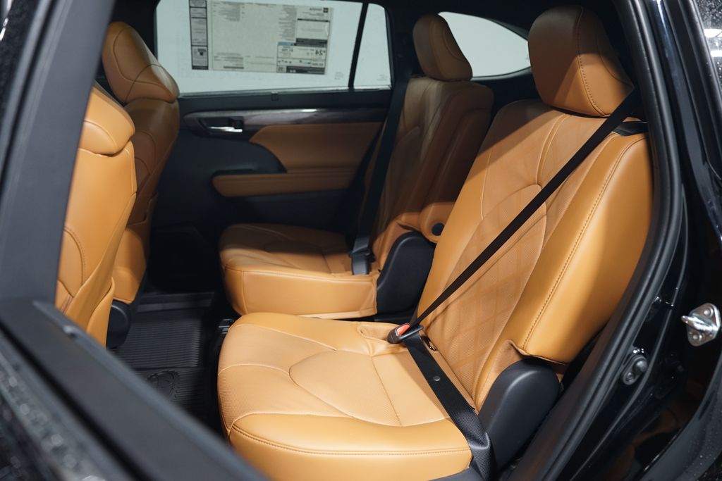 Thumbnail: 2026 Toyota Highlander - 31