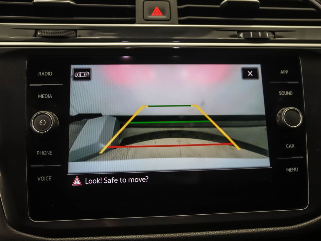 Thumbnail: 2024 Volkswagen Tiguan - 17