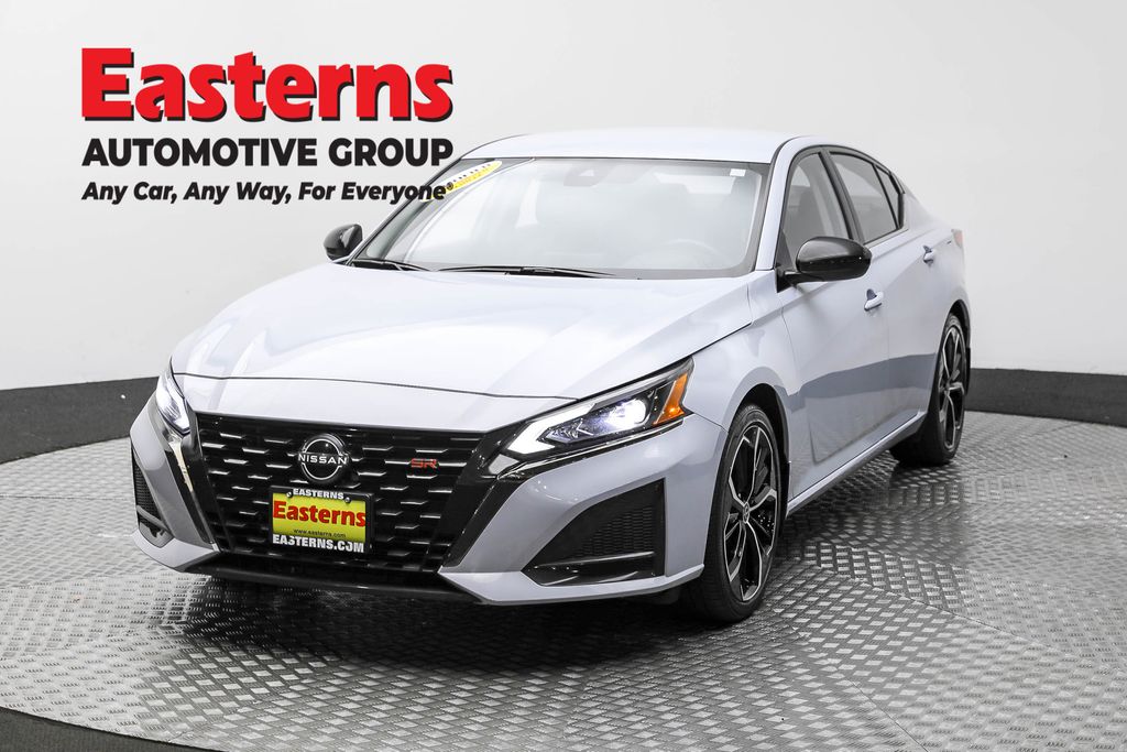 2023 Nissan Altima SR - Photo 1
