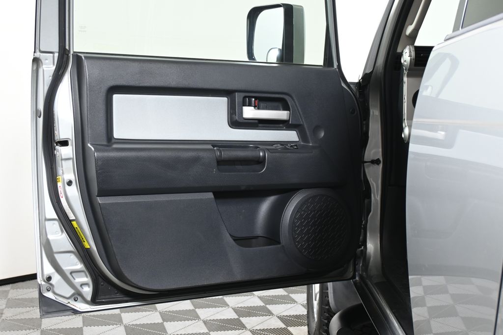 2009 Toyota FJ Cruiser Base 26