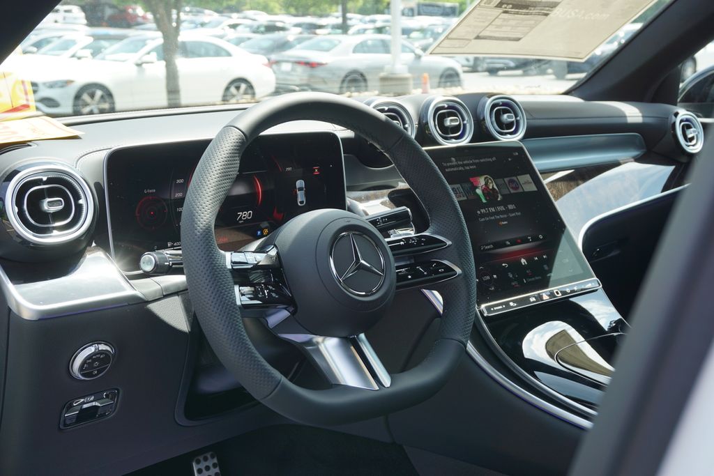 2025 Mercedes-Benz GLC 300 8