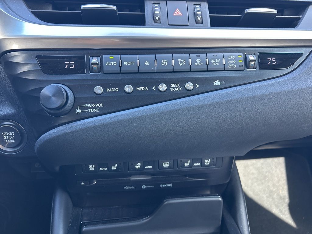 Thumbnail: 2019 Lexus ES - 22