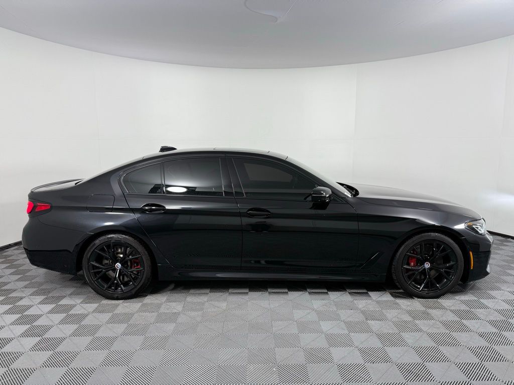 Thumbnail: 2023 BMW 5 Series - 4