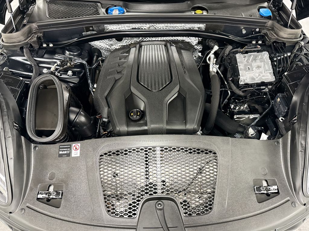 Thumbnail: 2025 Porsche Macan - 29