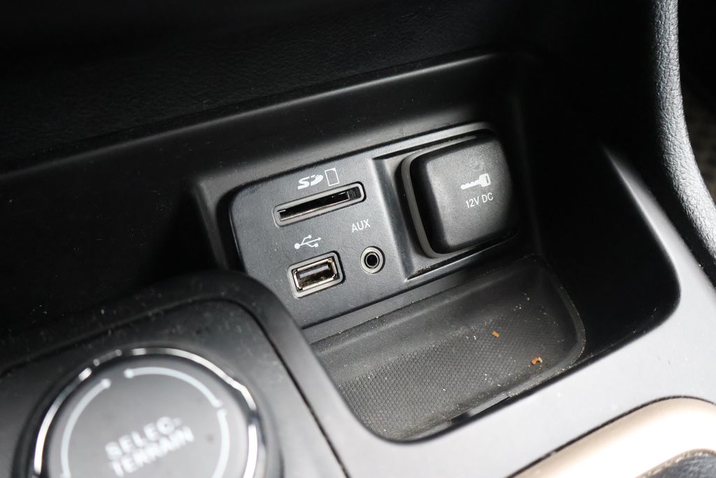 Thumbnail: 2015 Jeep Cherokee - 26