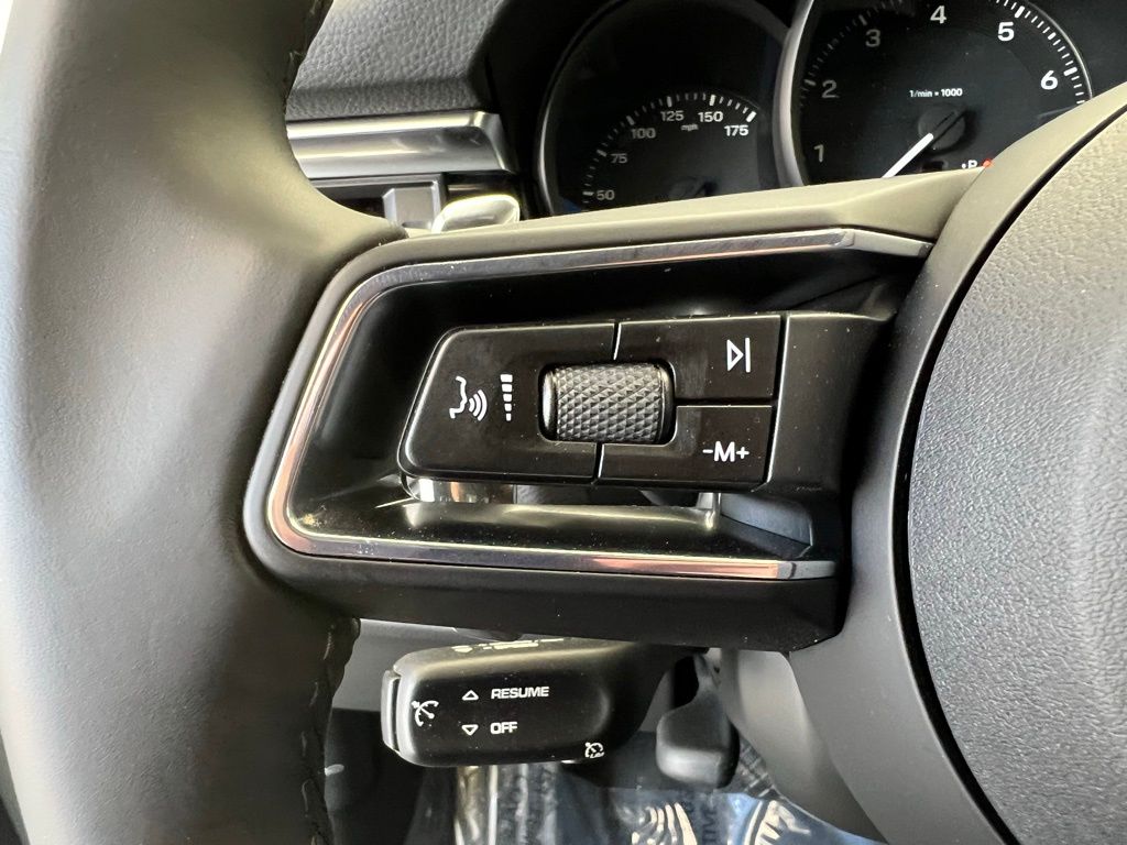 2022 Porsche Macan  9