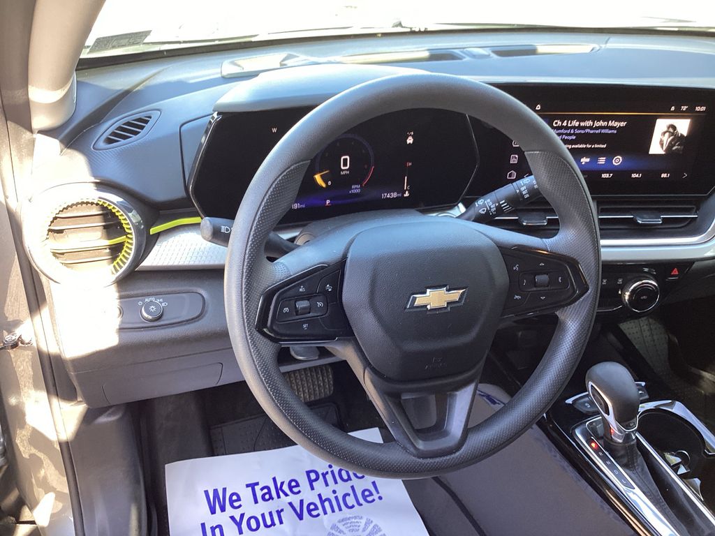 Used 2024 Chevrolet Trax SUV
