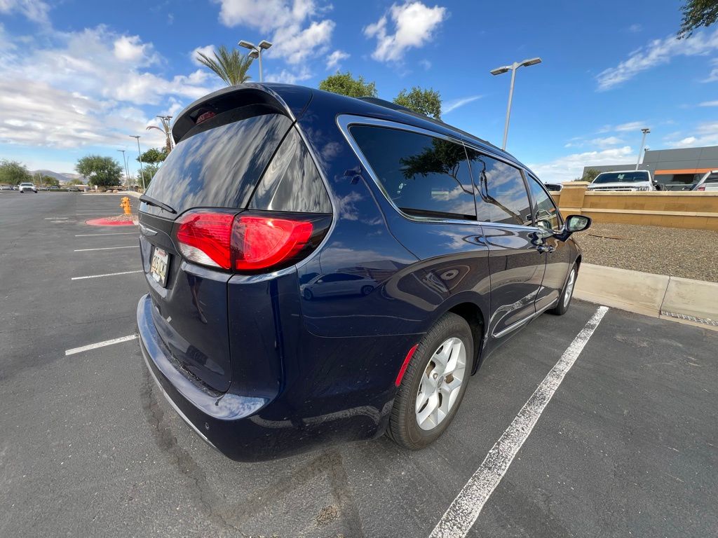 Thumbnail: 2017 Chrysler Pacifica - 5