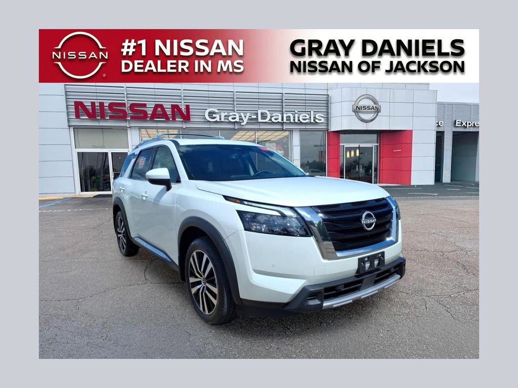 2025 Nissan Pathfinder Platinum FWD