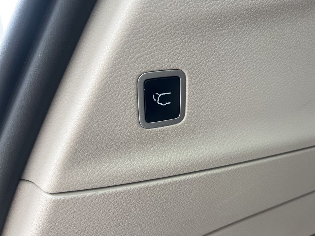 2020 Chrysler Pacifica Touring photo