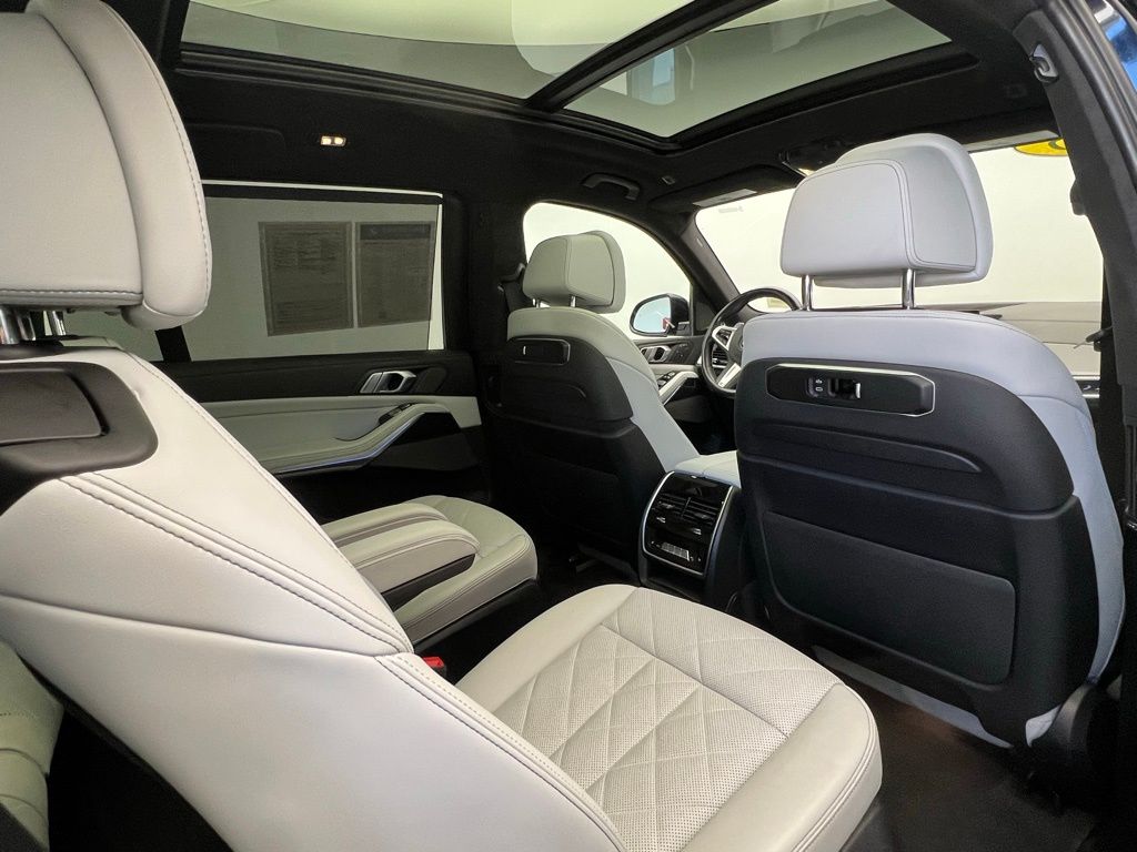 Thumbnail: 2023 BMW X7 - 8