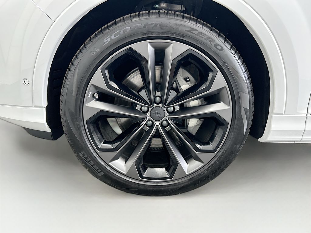 Thumbnail: 2026 Audi Q7 - 30