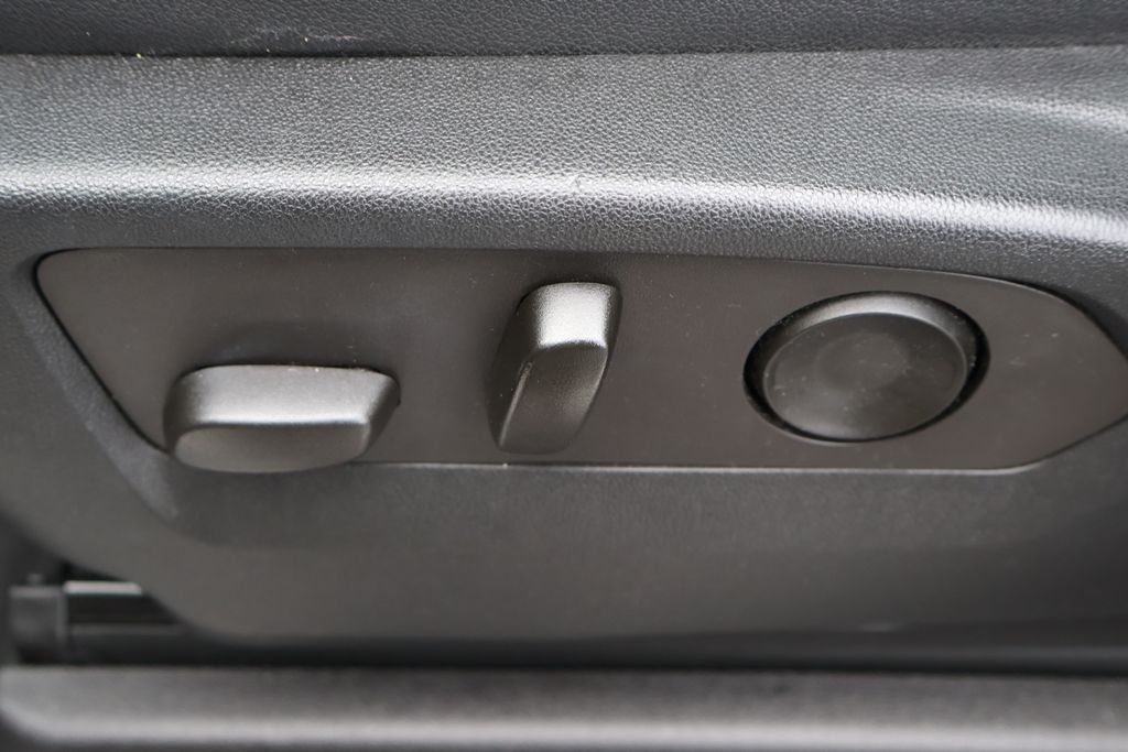 Thumbnail: 2022 Chevrolet Tahoe - 16