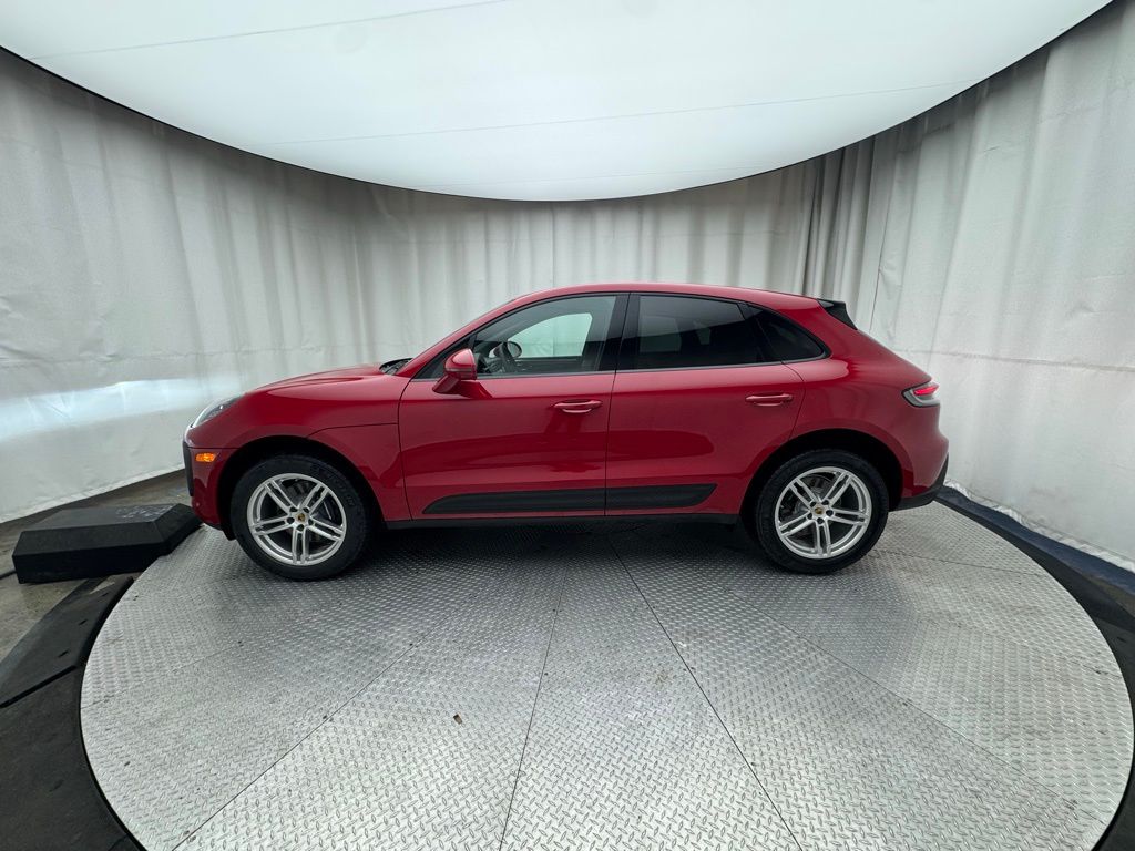 Thumbnail: 2025 Porsche Macan - 2