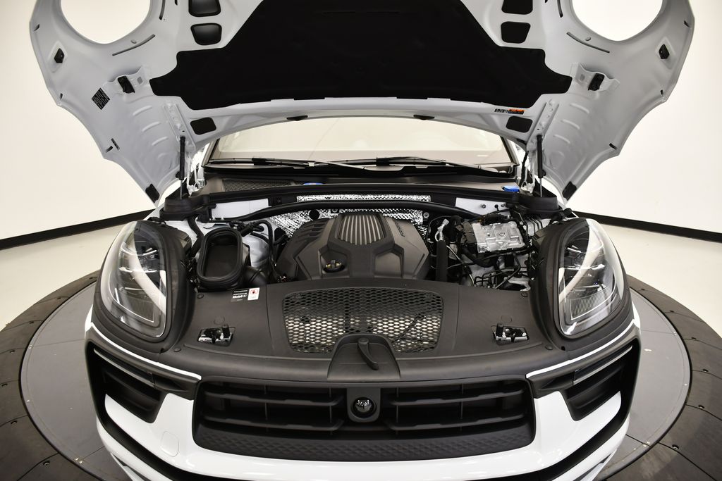 Thumbnail: 2026 Porsche Macan - 13