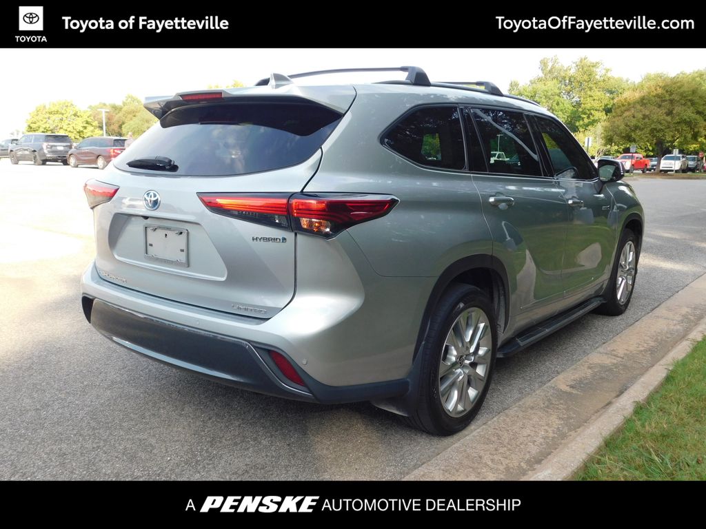 Thumbnail: 2021 Toyota Highlander - 4