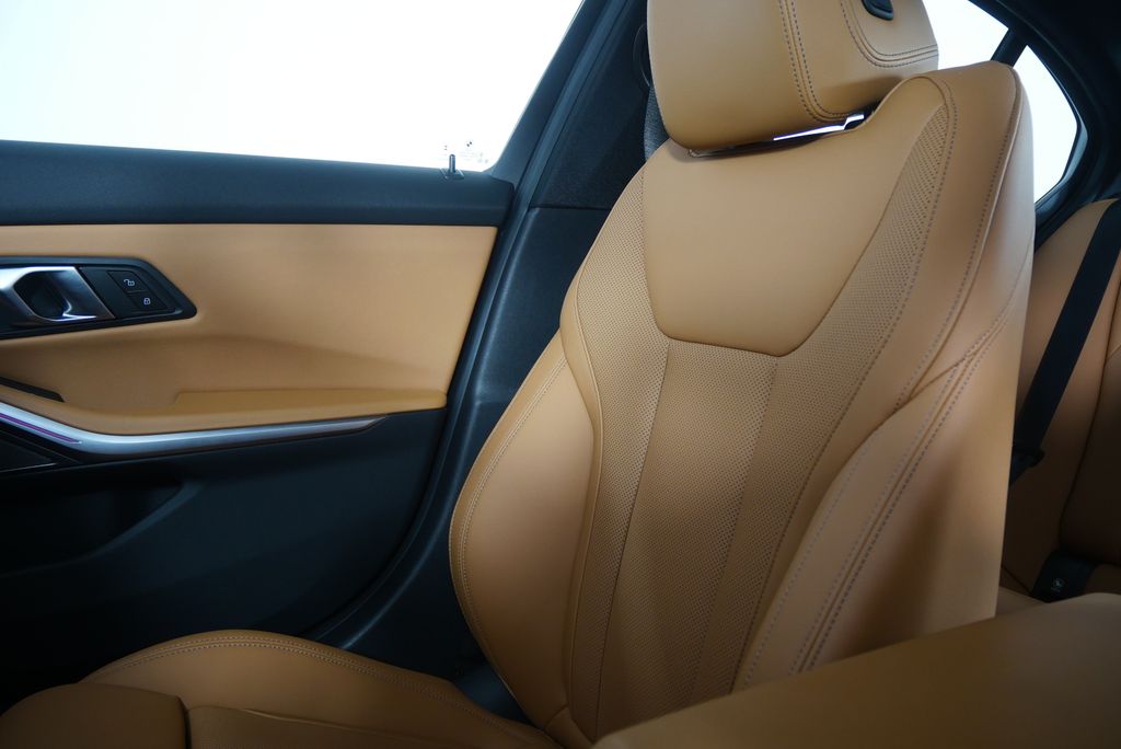 Thumbnail: 2025 BMW 3 Series - 25