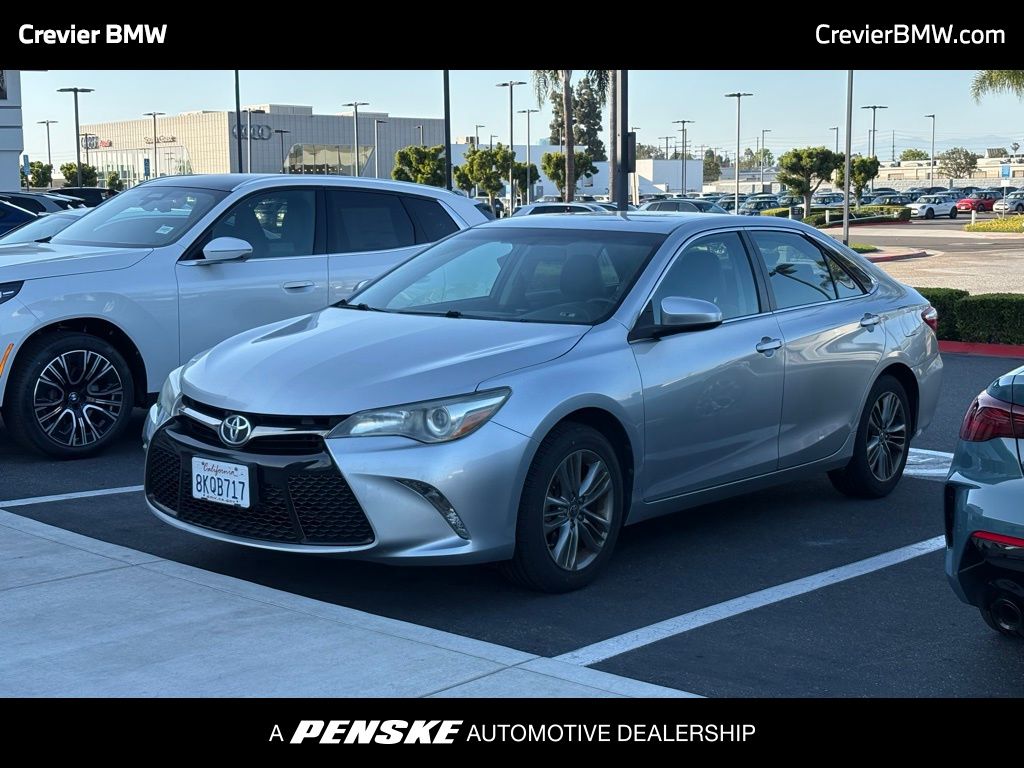 2016 Toyota Camry SE Hero Image